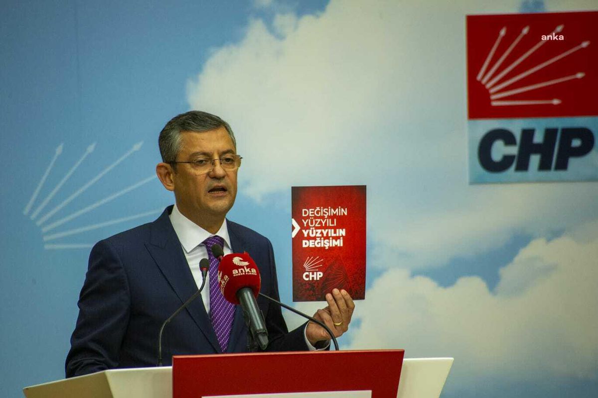 Özgür Özel'in Tutum Belgesinden: 'Sağ-Sol Kavramlarının 21'inci Yüzyılın Sorunlarını Çözemeyeceğini İddia Eden Yaklaşımı Kesin Bir Dille Reddediyoruz'