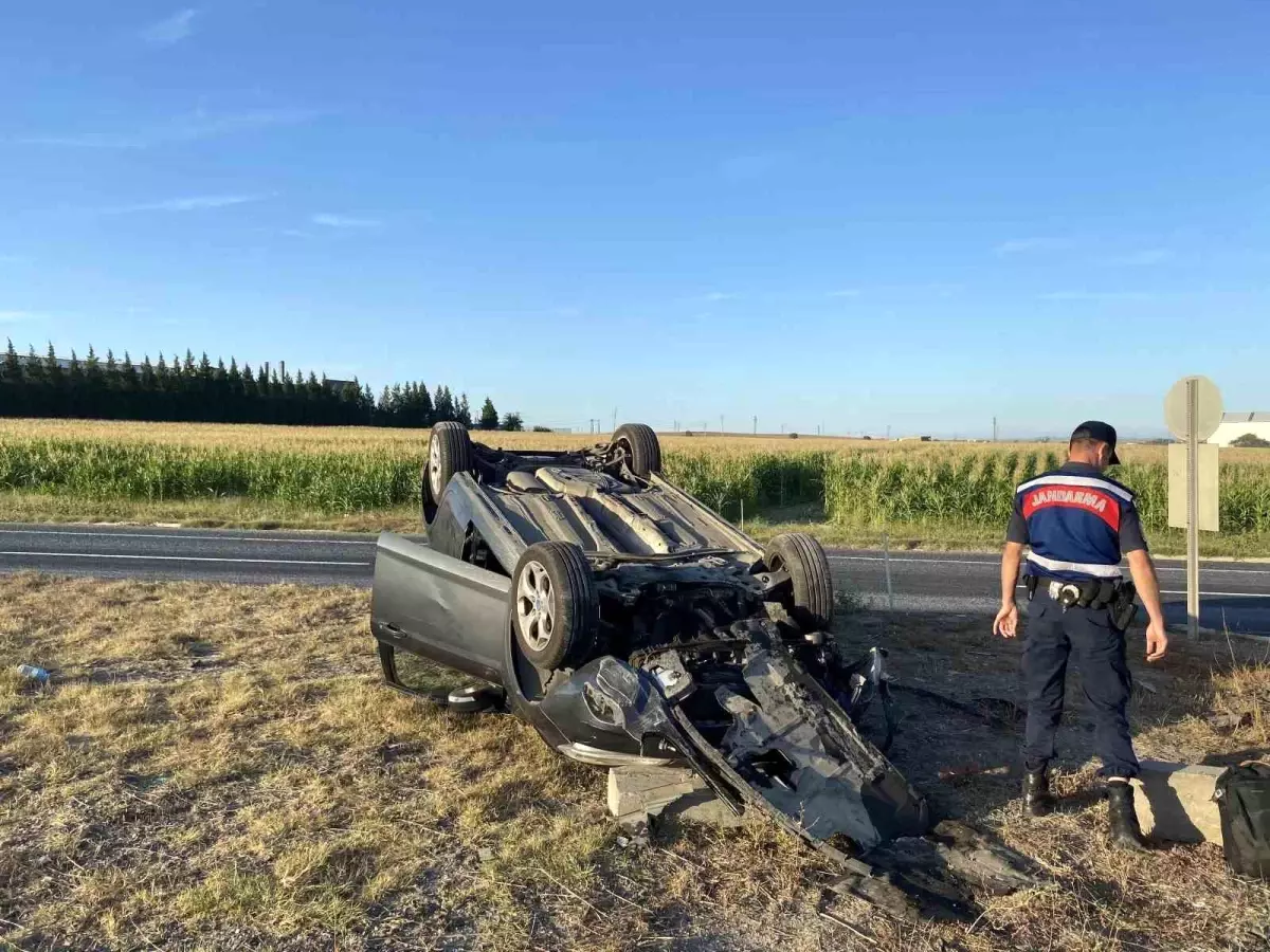 Tekirdağ'da Kamyonetle Çarpışan Otomobil Takla Attı