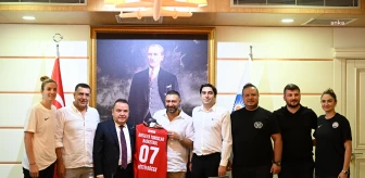 Antalya Toroslar Basketbol Kulübü Başkanı Muhittin Böcek'i ziyaret etti