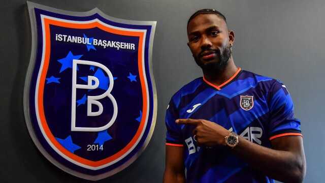 Transferin son saatleri alev aldı! Başakşehir, İngiliz ekibinin yıldızına da formayı giydirdi Transferin son saatleri alev aldı! Başakşehir, İngiliz ekibinin yıldızına da formayı giydirdi