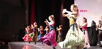 Troya Kültür Yolu Festivali'nde Gökhan Tepe ve Şahika Ercümen Vatandaşlara Keyifli Anlar Yaşattı