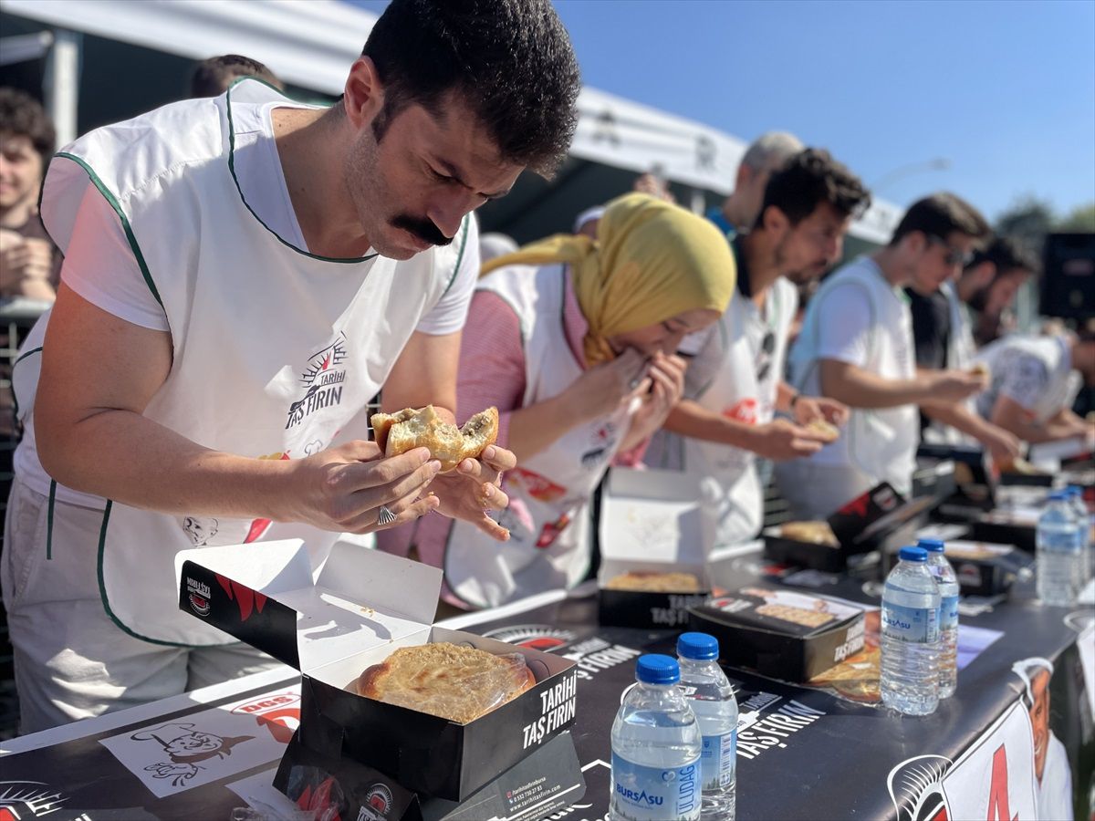 Bursa Gastronomi Festivali'nde Tahanlı Pide Yeme Yarışması