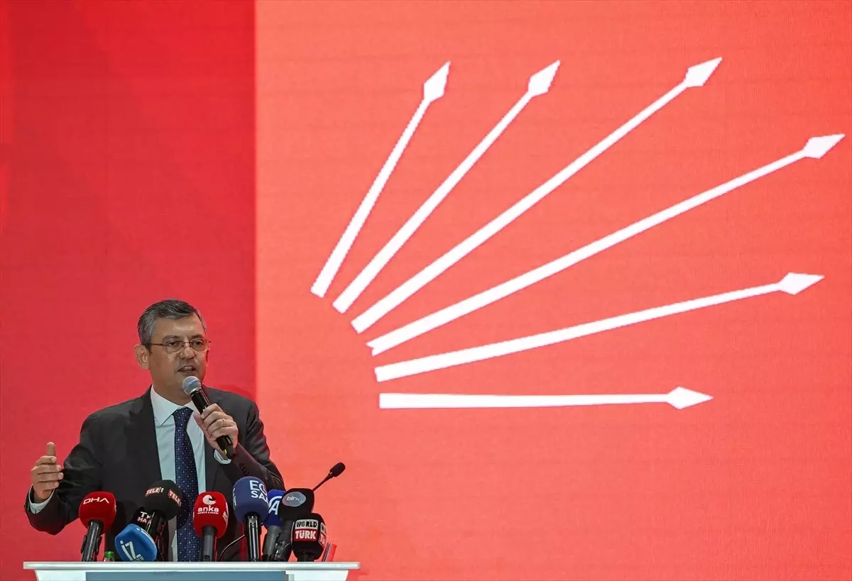 Özgür Özel, CHP Genel Başkanlığına Adaylığını Açıkladı