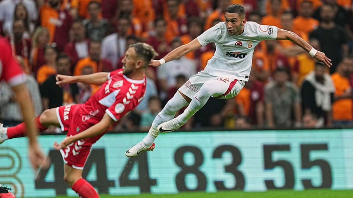Golü kendi attı zannetmişti! Ziyech, Icardi'nin topa kafayla dokunduğunu bakın ne zaman fark etmiş