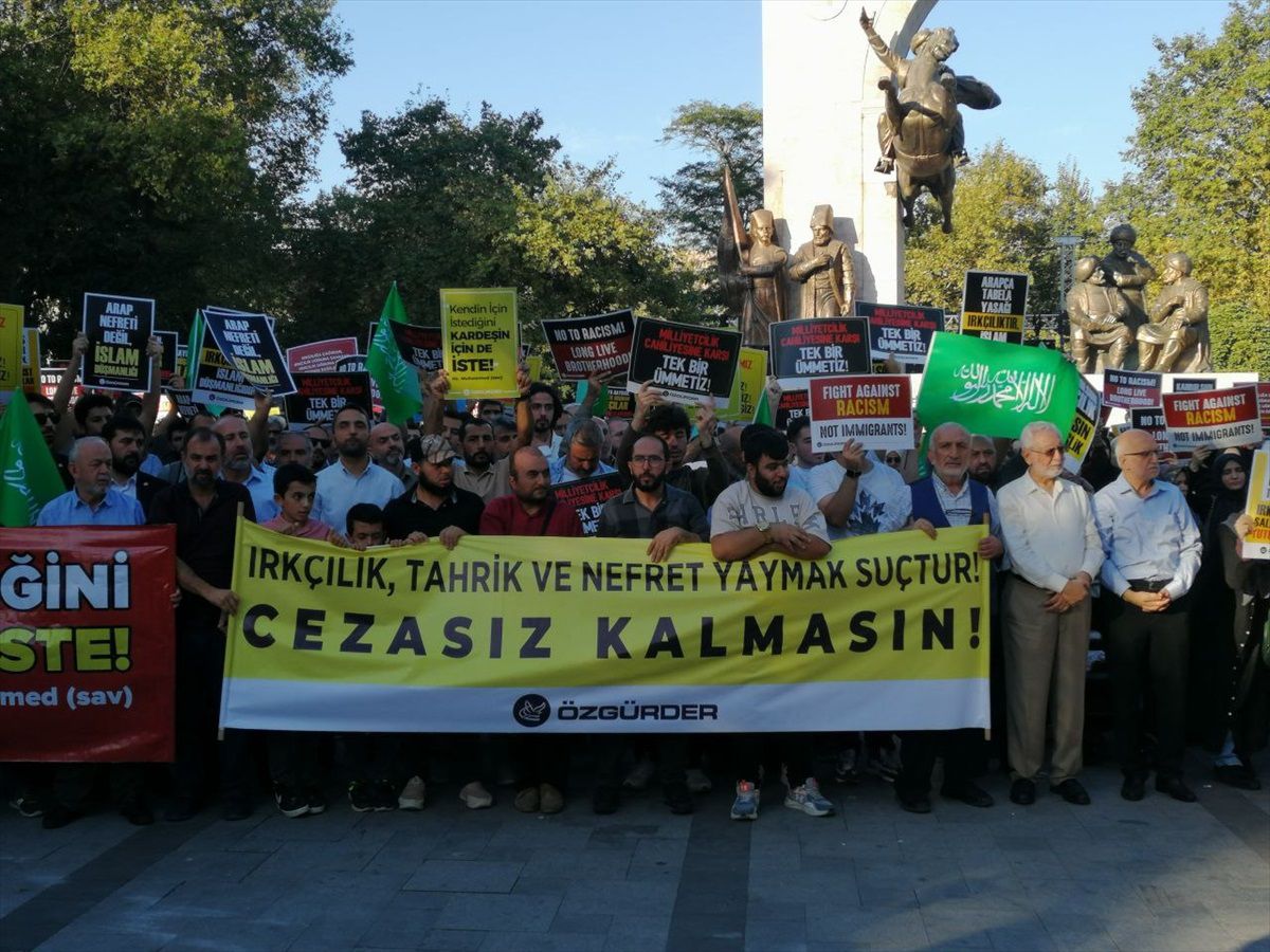 İstanbul'da 'Irkçılığa karşı kardeşliği yükseltelim' eylemi düzenlendi