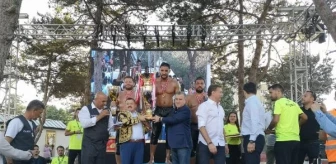 Bahçelievler'de düzenlenen Kocasinan Yağlı Güreşleri'nde Mustafa Taş birinci oldu