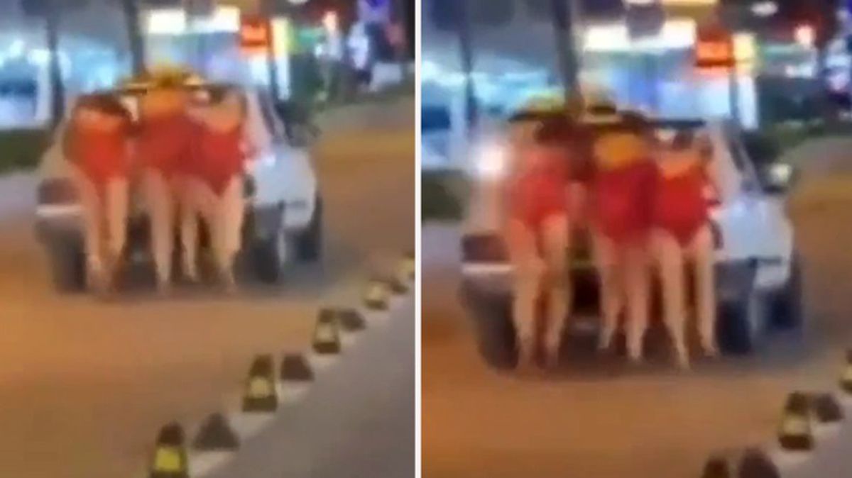 Marmaris'te yolda kalan arabayı kırmızı mayolu üç kadın itti