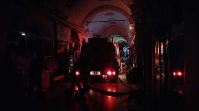 Son Dakika: İstanbul'da Kapalıçarşı'nın çatısında korkutan yangın