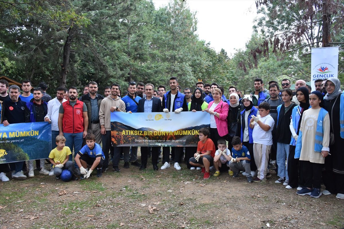 Trabzon'da çevreci gönüllüler atık topladı