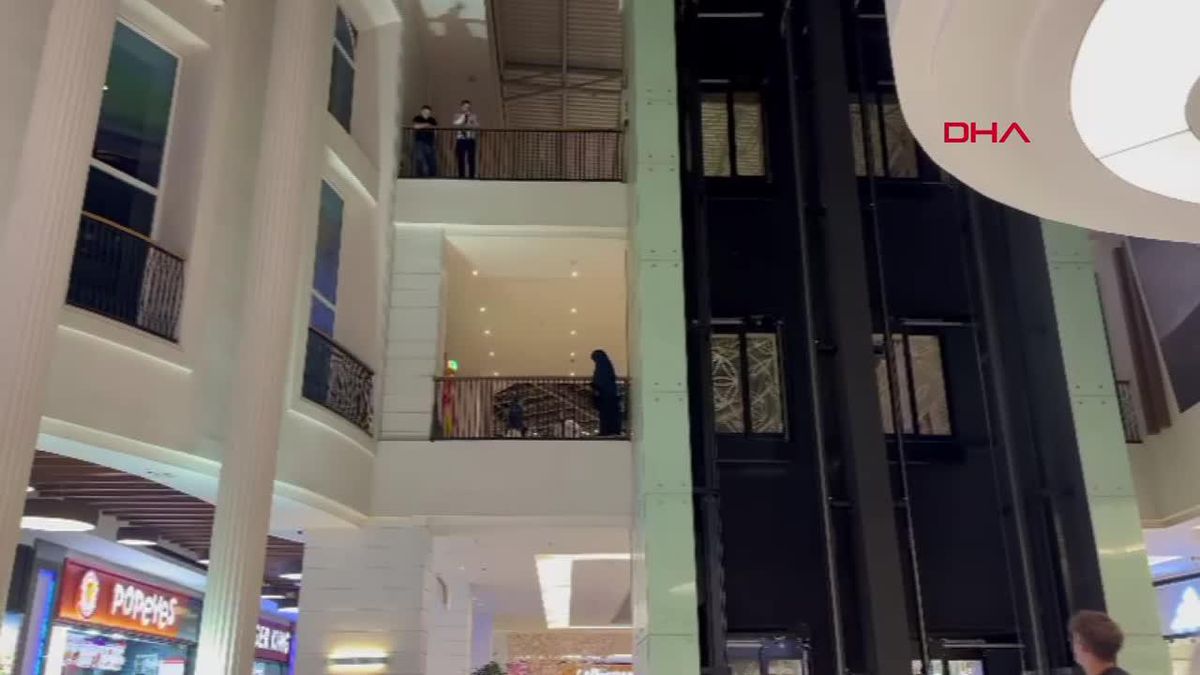 Konya'da Alışveriş Merkezinde İntihar