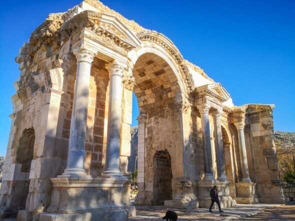 7 bin 500 yıllık Anavarza Antik Kenti'ndeki kazılarda hazine bulundu