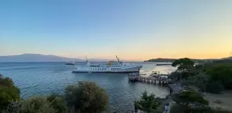 Çanakkale'de olumsuz hava şartları nedeniyle yolcu gemisi açıkta demirledi