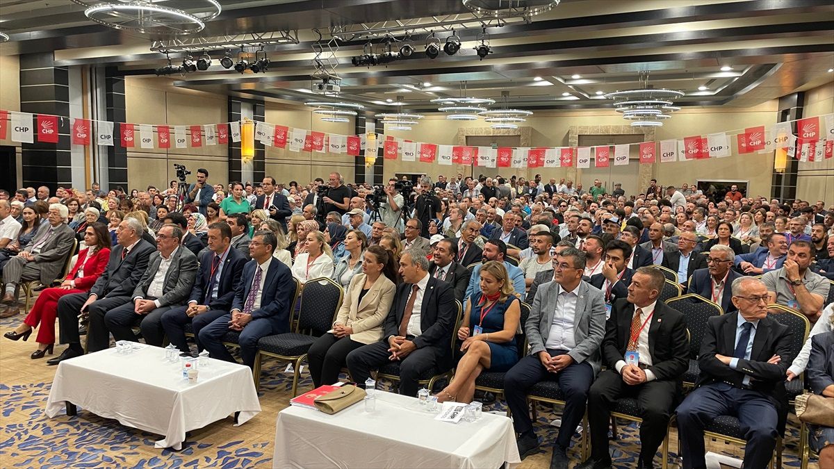 CHP Genel Başkanlığına adaylığını açıklayan Özgür Özel: Değişmek ve umut olmak zorundayız