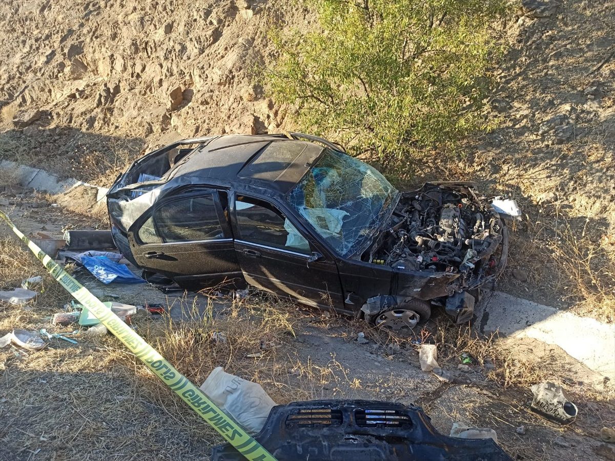 Çorum'un İskilip ilçesinde otomobil şarampole devrildi: 1 ölü, 3 yaralı