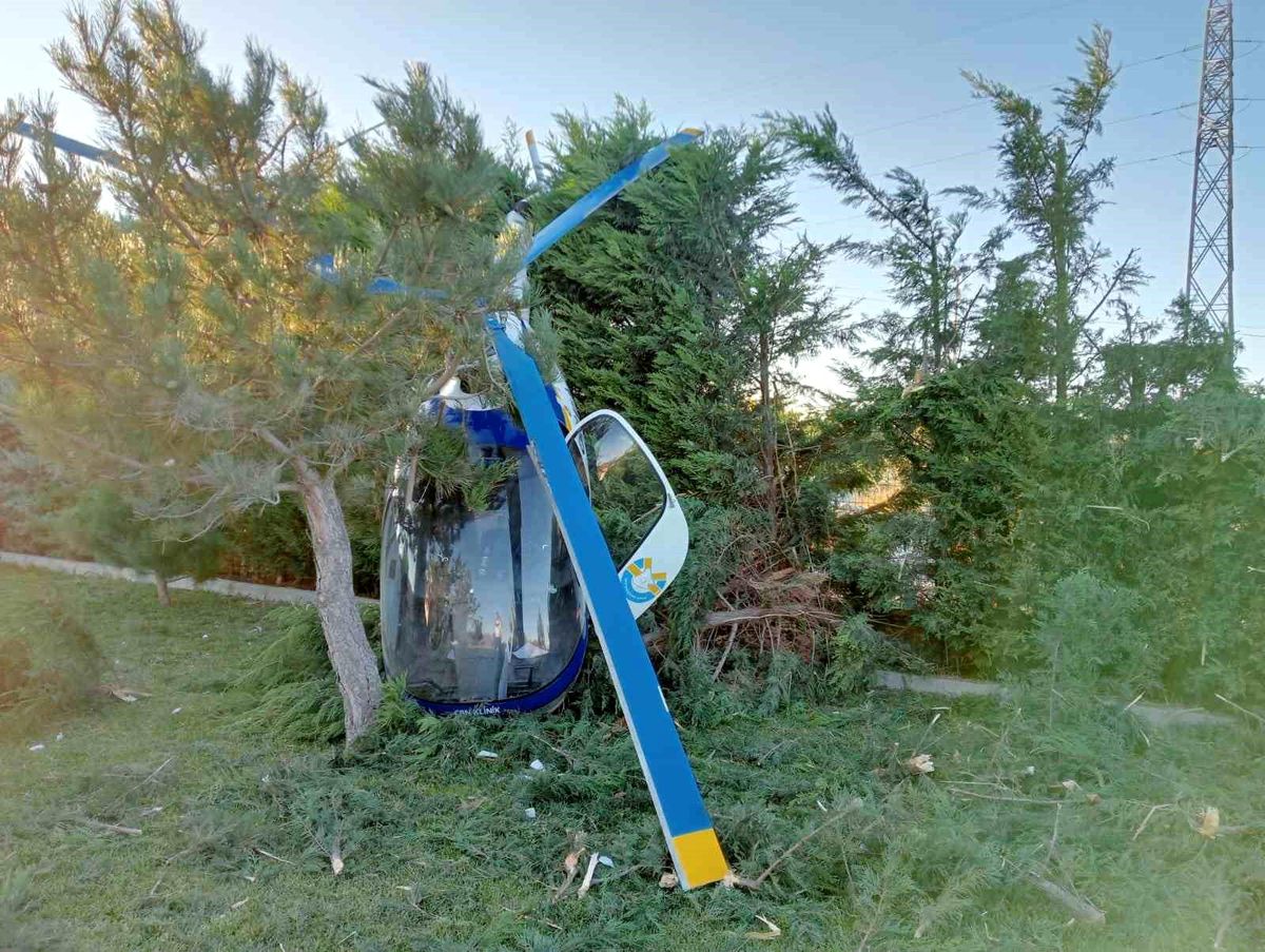Afyonkarahisar'da Helikopter Kazası: Enkazın Kaldırılması İçin Ankara'dan Kaza Kırım Ekibi Bekleniyor