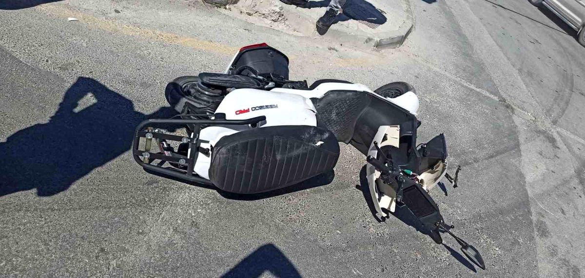 Konya'da kamyonet ile elektrikli bisiklet çarpıştı, sürücü yaralandı