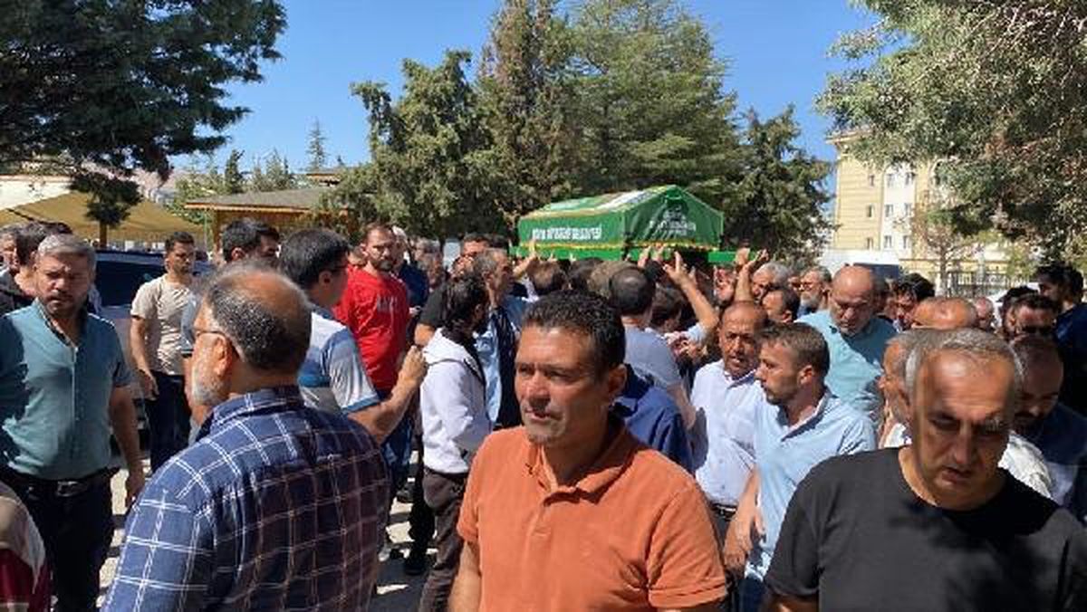 Konya'da trafik kazasında hayatını kaybeden aile toprağa verildi
