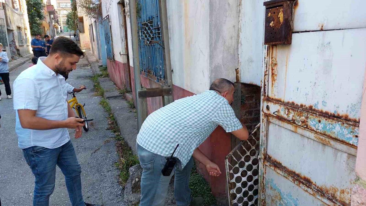 Samsun'da metruk binadan düşen çocuk hastanelik oldu
