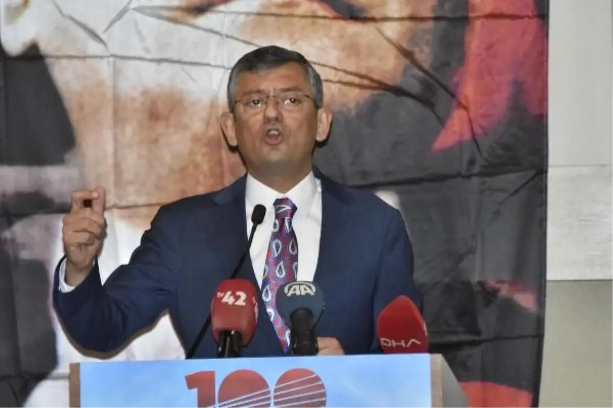 CHP Grup Başkanı Özgür Özel: Biz Cumhuriyet Halk Partisi'nin üyelerinin kalbinde yer alıyoruz