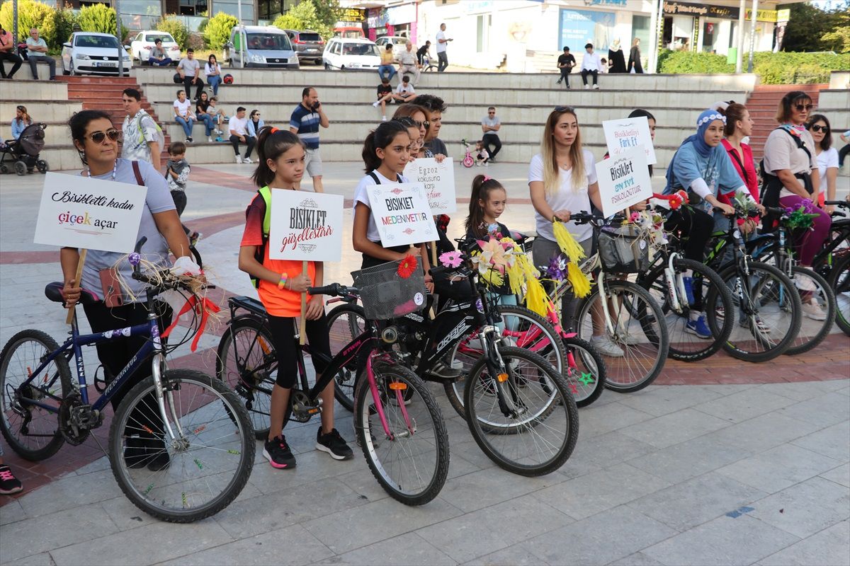 Safranbolu'da Süslü Kadınlar Bisiklet Turu düzenlendi