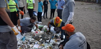 Samsun'da Dünya Temizlik Günü kapsamında sahillerde çöp toplandı