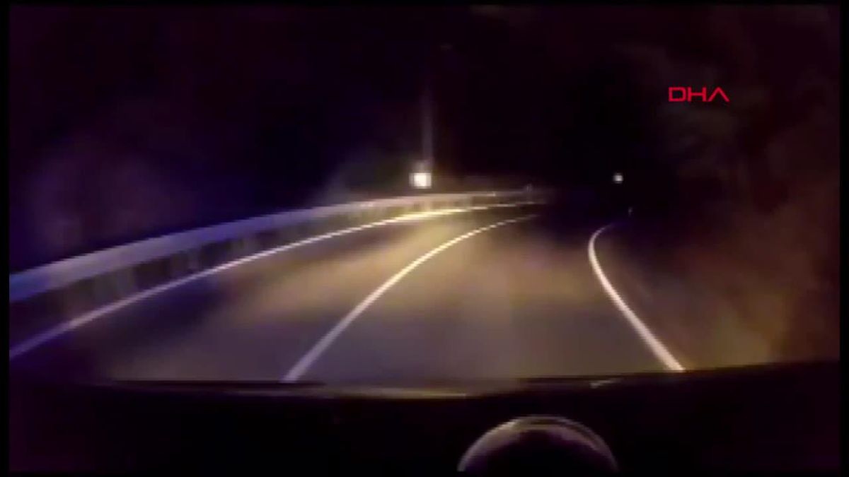 Sarıyer'de Ambulansla Otomobil Kafa Kafaya Çarpıştı