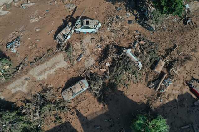 Sel sularına gömülen Libya'da '10 bin ölü sayısı' yalanlandı Sel sularına gömülen Libya'da '10 bin ölü sayısı' yalanlandı