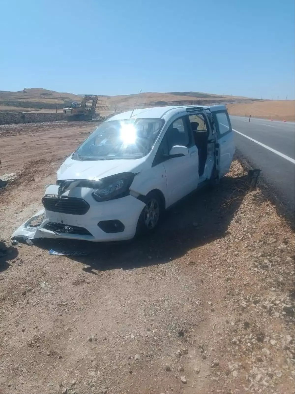 Siirt'te hafif ticari araç ile otomobilin çarpıştığı kazada 4 kişi yaralandı