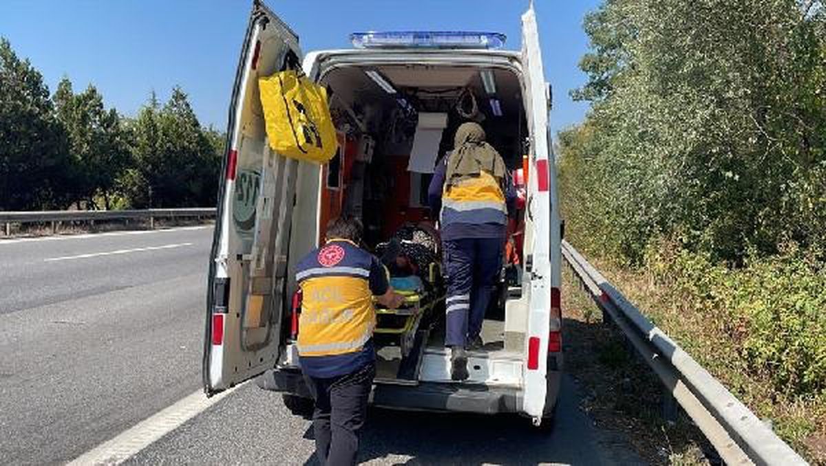 Anadolu Otoyolu'nda minibüs kazası: 3 kişi yaralandı