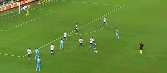 Trabzon-Beşiktaş maçında taraflı tarafsız herkesi ayağa kaldıran an! Sezonun golü kaçtı