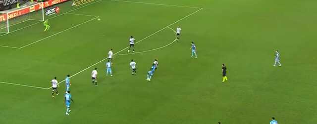 Trabzon-Beşiktaş maçında taraflı tarafsız herkesi ayağa kaldıran an! Sezonun golü kaçtı