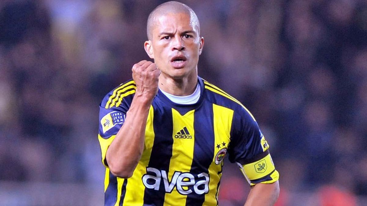 Alex, 'Korkunç derecede iyiydi' diyerek tüm maddeleri saydı! İşte Fenerbahçe'deki ilk sözleşmesi