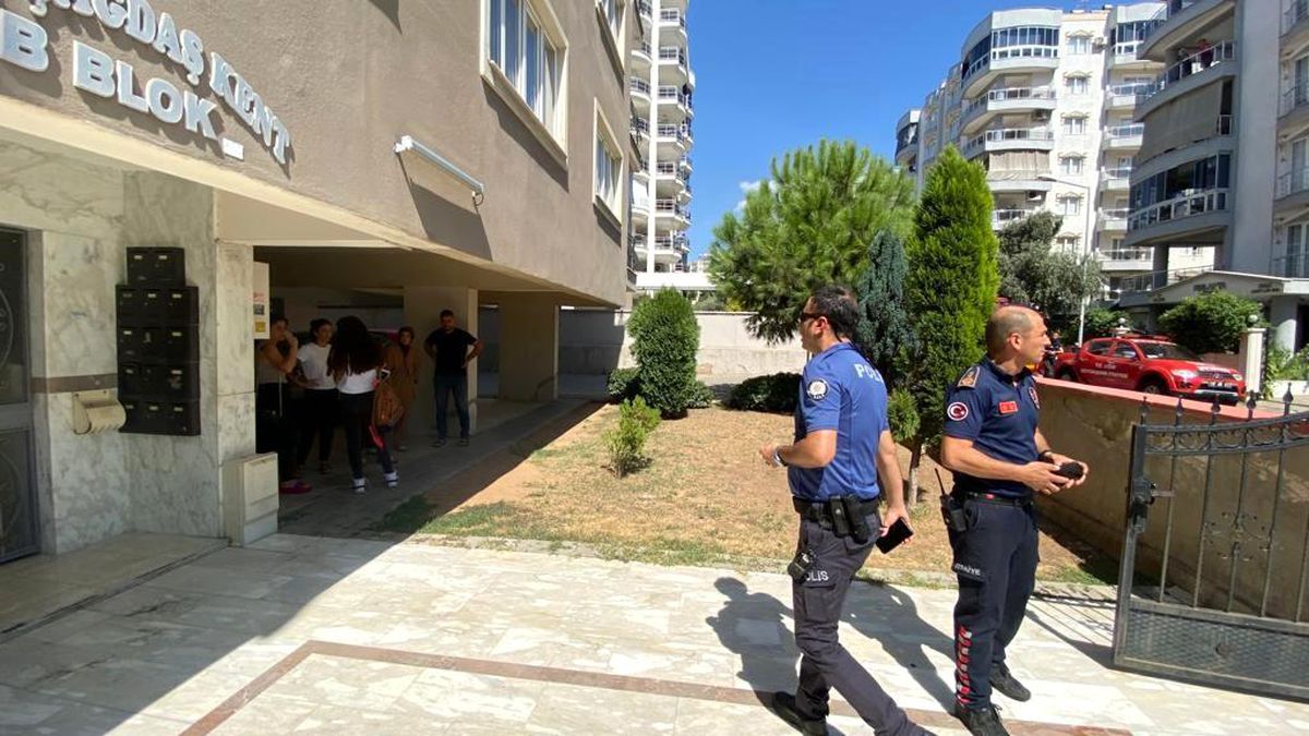 Aydın'ın Efeler ilçesinde apartmanda yangın çıktı