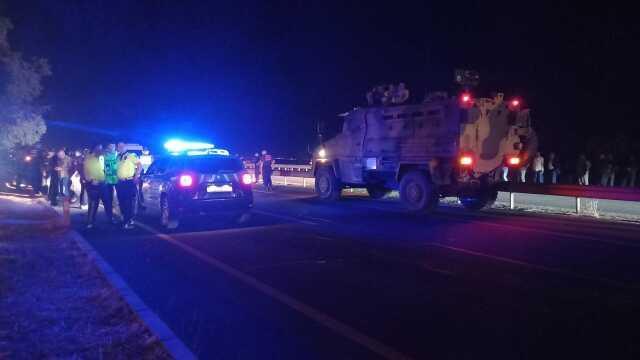 Babalarının taziyesine giden kardeşlere araba çarptı: 3 kişi hayatını kaybetti Babalarının taziyesine giden kardeşlere araba çarptı: 3 kişi hayatını kaybetti