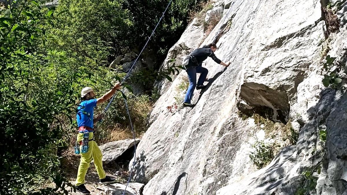 Samsun'un Bafra ilçesinde dağcılar tırmanış idmanı yaptı