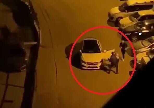 'Beni aldattı' dediği eşini sokak ortasında tokat atarak bayılttı! O anlar kamerada 'Beni aldattı' dediği eşini sokak ortasında tokat atarak bayılttı! O anlar kamerada