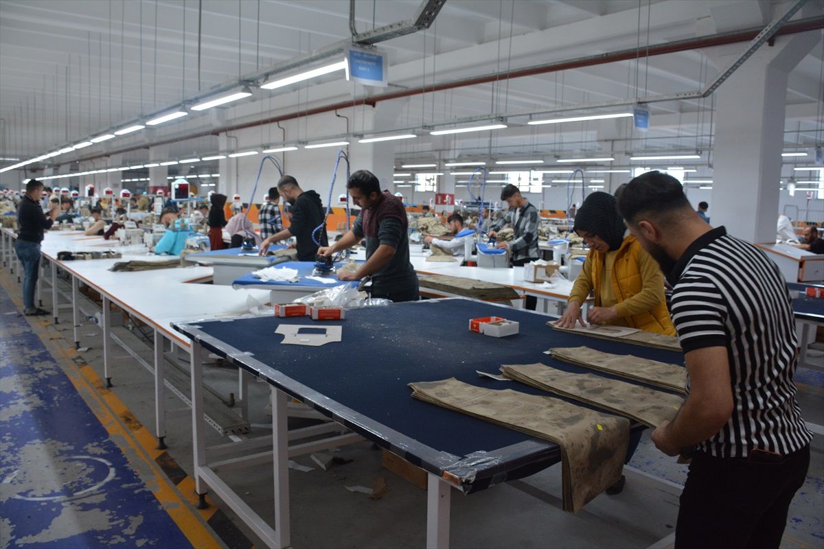 Bitlis'te Kurulan Tekstil Fabrikalarında 12 Bin Kişiye İstihdam Sağlanıyor