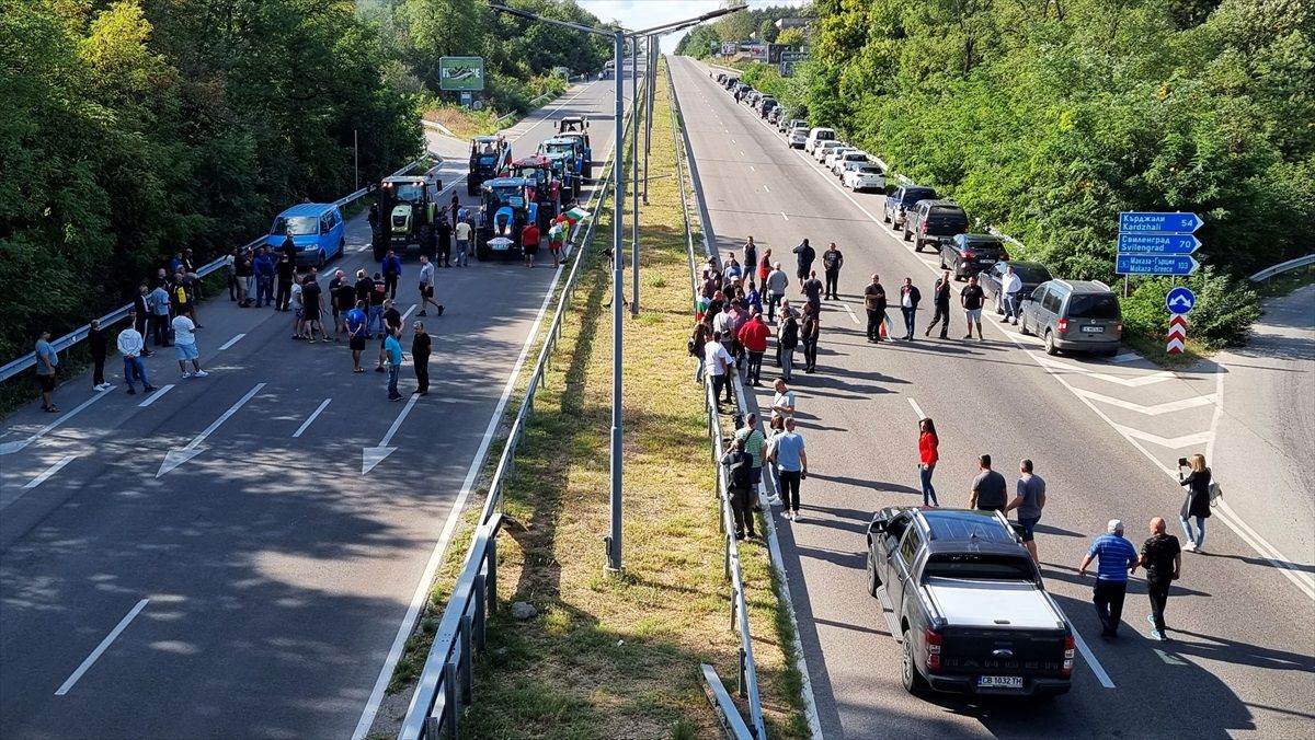 Bulgaristan'da çiftçilerin ithalat yasağına karşı protestoları devam ediyor
