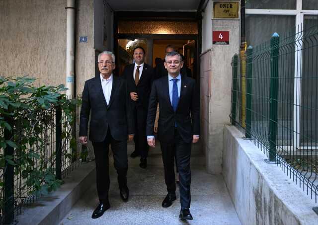 CHP genel başkanlığı için adaylığını açıklayan Özgür Özel, Murat Karayalçın ve ADD'yi ziyaret etti CHP genel başkanlığı için adaylığını açıklayan Özgür Özel, Murat Karayalçın ve ADD'yi ziyaret etti