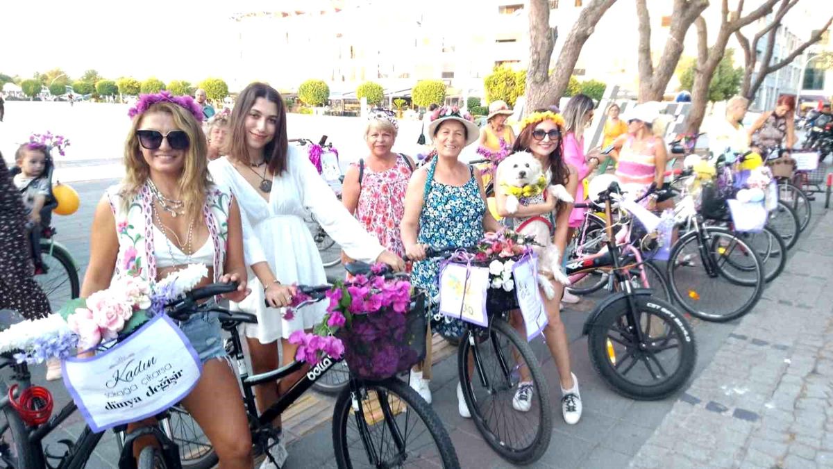 Fethiye'de 'Süslü Kadınlar' bisiklet turu coşkusu