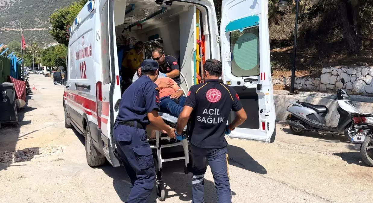 Antalya'da Ticari Gemide Göğüs Ağrısı Geçiren Gemicinin Durumu İyi