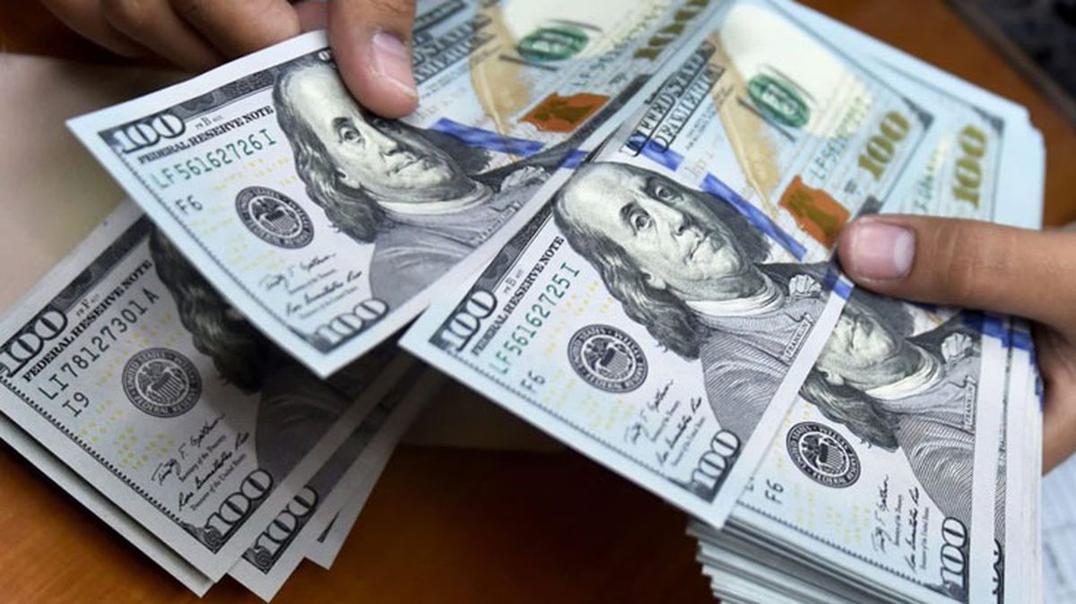 Güne yükselişle başlayan dolar/TL, 27,01 seviyesinden işlem görüyor