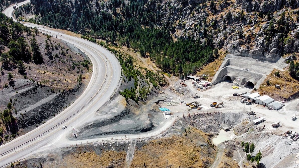 Konya-Antalya kara yolunda Alacabel Tüneli inşası tamamlanıyor