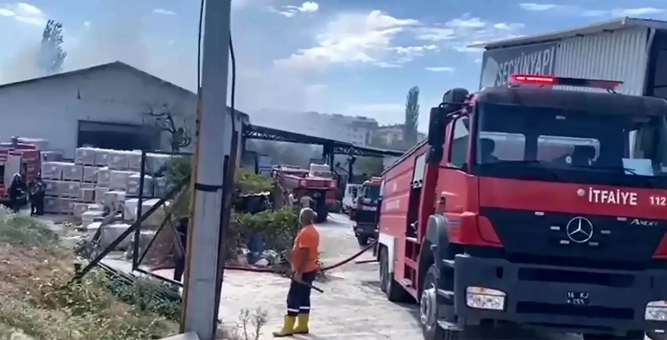 Bursa'da bir inşaat firmasına ait depoda yangın çıktı