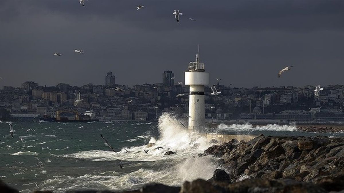 İstanbul Valiliği Fırtına Uyarısı! İstanbul'da fırtına ne zaman bitecek, yağmur yağacak mı? İstanbul Hava Durumu!