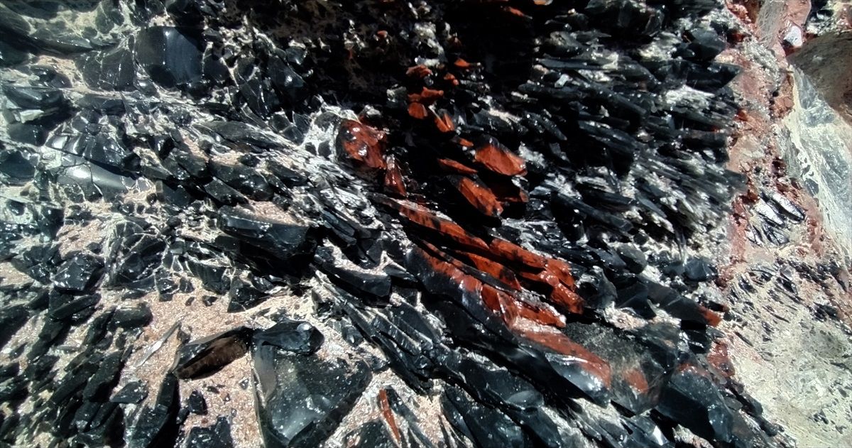 Sarıkamış'ta Obsidiyen Yatakları Keşfedildi