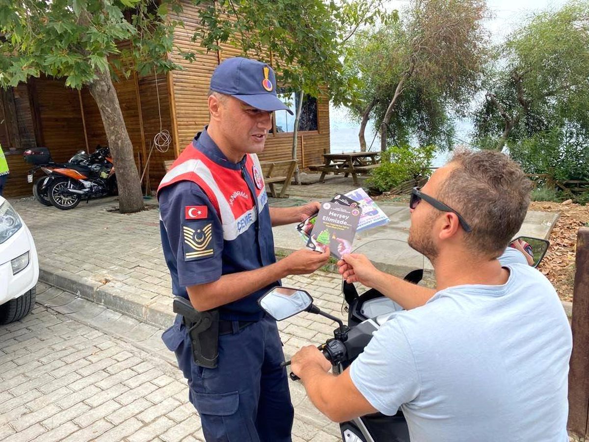 Kuşadası Dilek Yarımadası Milli Parkı'nda Vatandaşlara Bilgilendirme Yapıldı