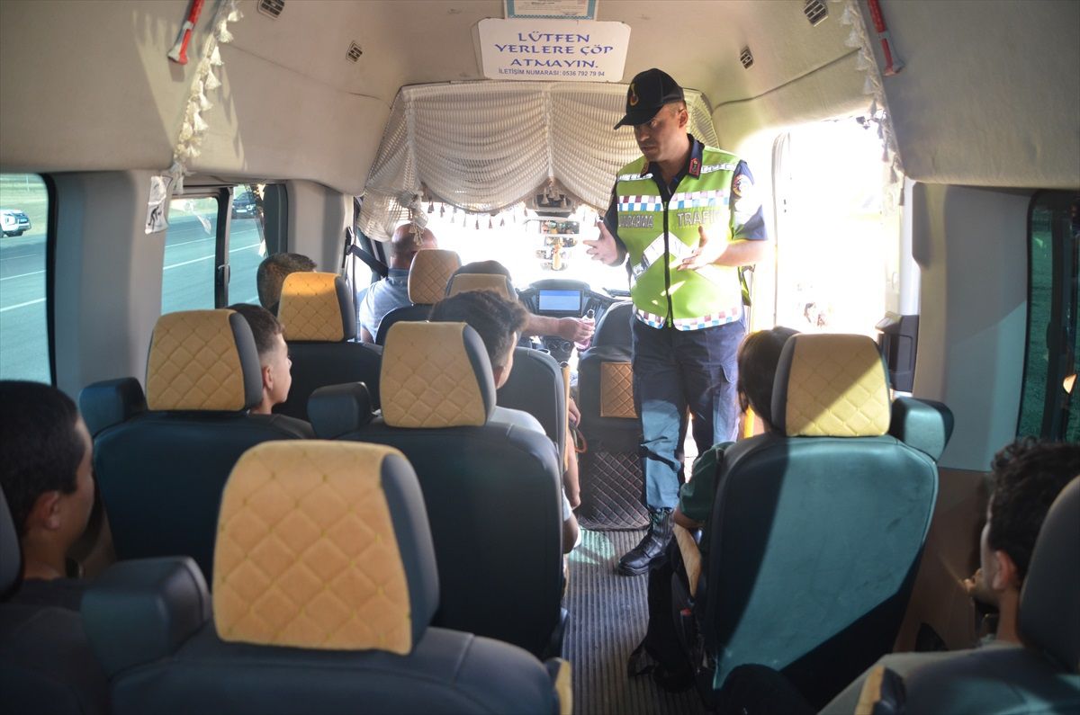 Muş Jandarma Komutanlığı Okul Servislerini Denetledi