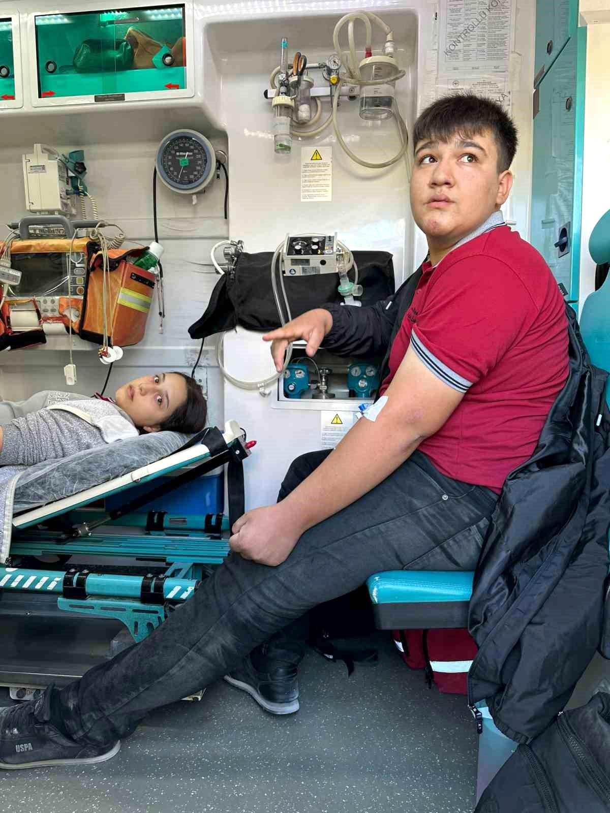 Aksaray'da Kardeşlere Otomobil Çarptı, Yaralandılar