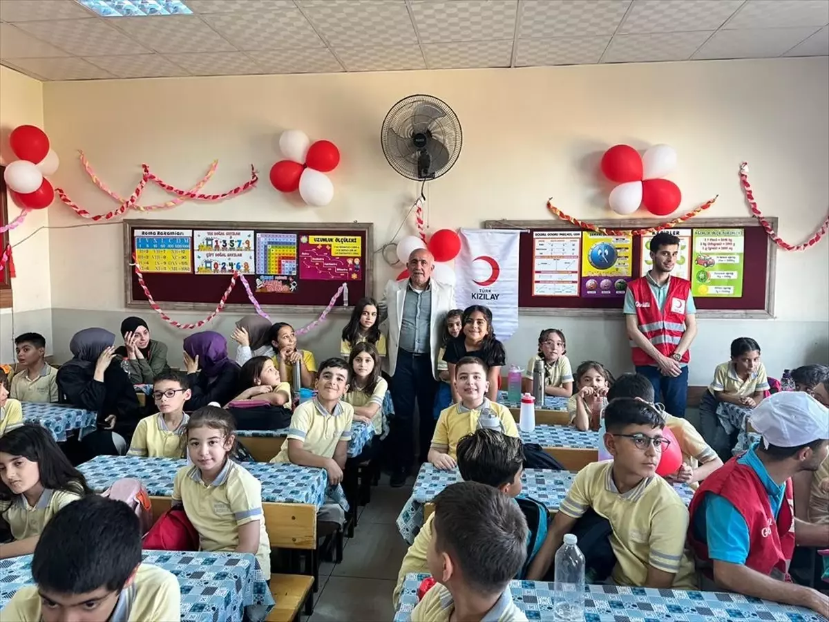 Kızılay Gönüllüleri Siirt'te Öğrencilerle Buluştu
